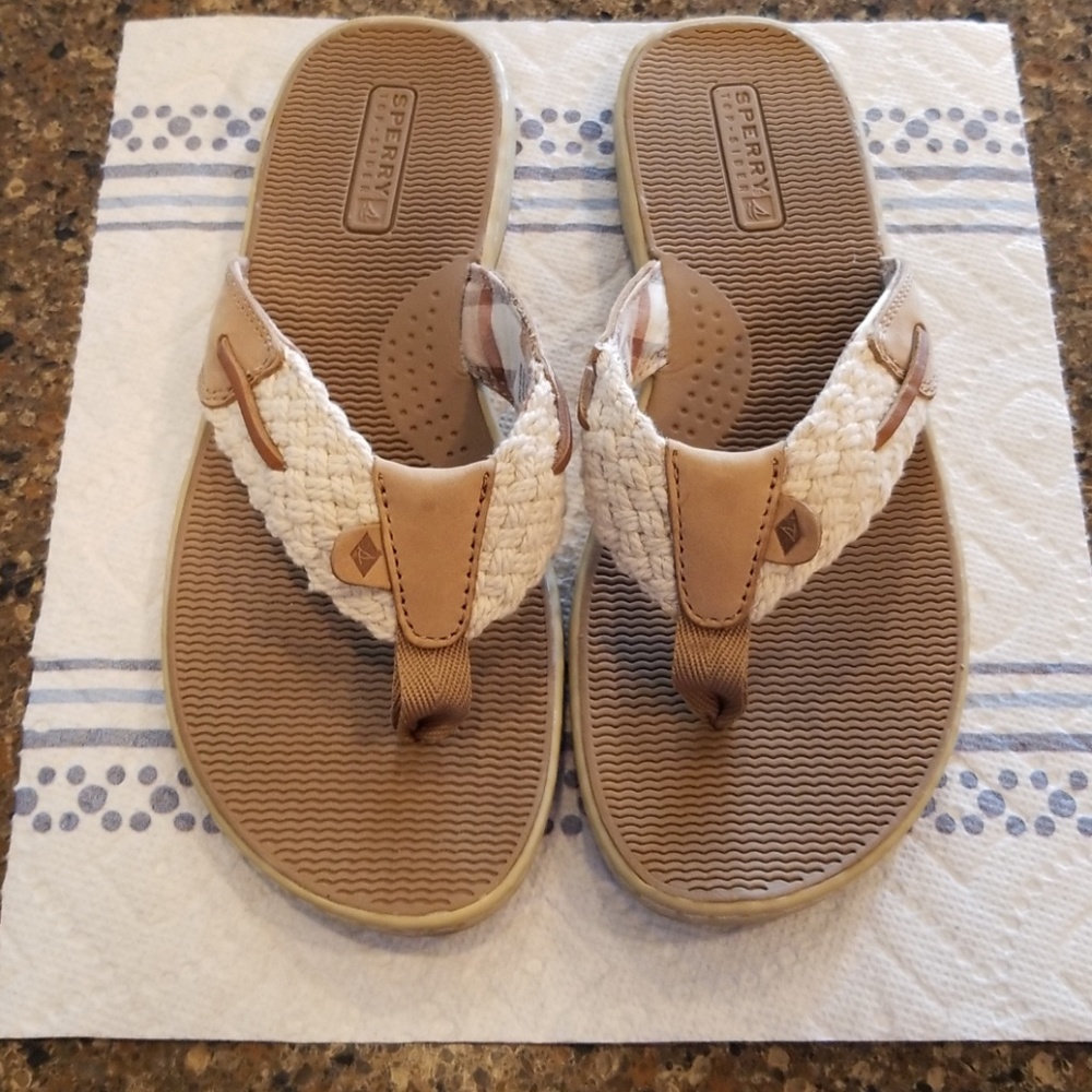 Women's Sperry top side flip flops. Size 7.